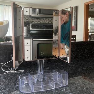 selling a mirror with space for makeup